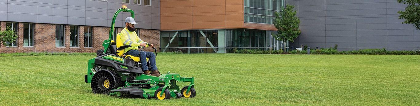Z900 Series Zero-Turn Mowers