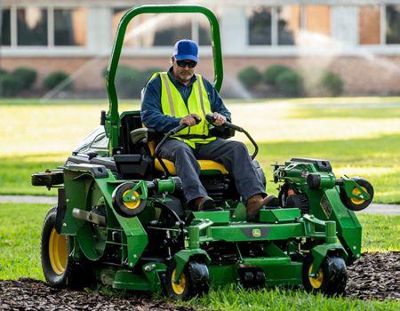Z998R mowing with center mower deck
