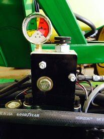 Hydraulic wing down pressure gauge