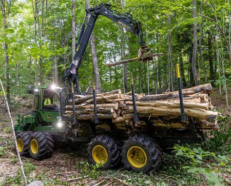 John Deere Forwarder with long-bogie axle configuration