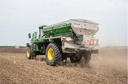 800R spreading in the field