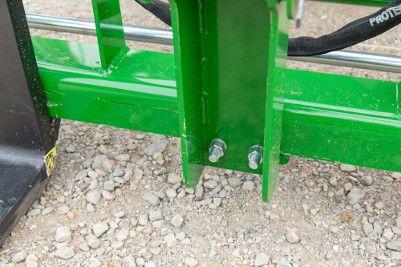 Bolting the grapple base