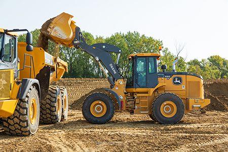 644 P-Tier loader with standard Z-Bar Linkage
