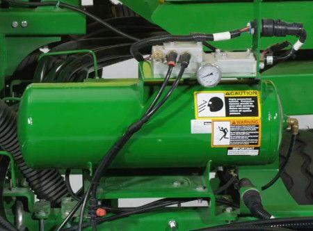 Integrated compressor tank on 1745 Planter