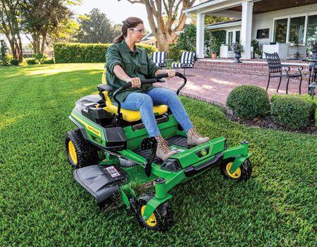 Z370R Electric ZTrak mowing