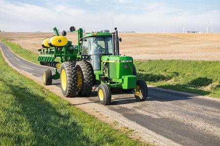 1745 Planter in transport position