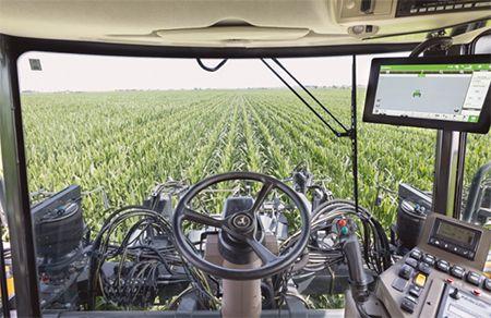 G5 Universal Display and AutoTrac Universal 300 in a Hagie 204SP cab