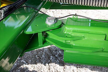 Hitch pivot point at the rear axle