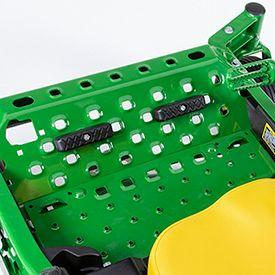 Foot pegs available as standard on R-spec Z900’s