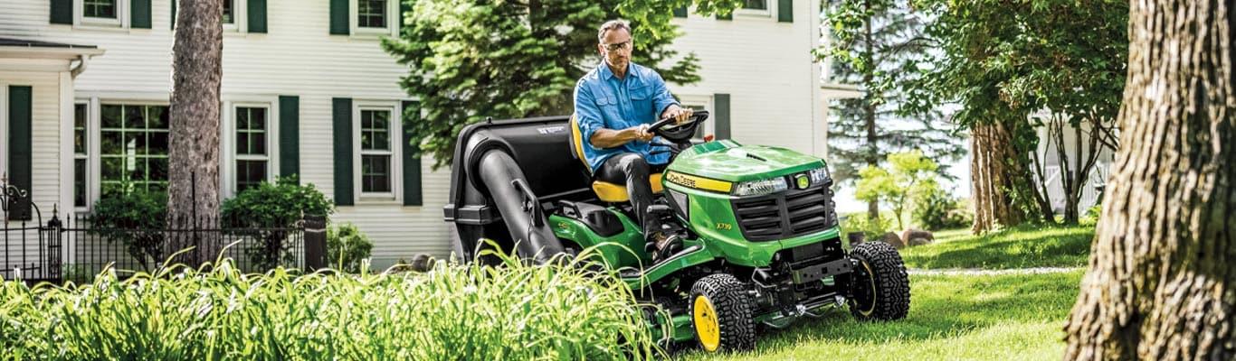 X700 Signature Series Lawn Tractors