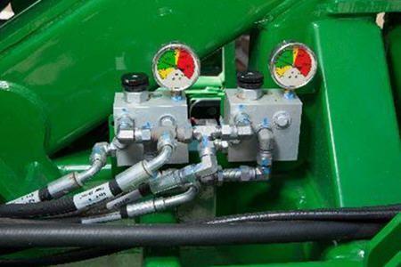 Hydraulic wing down pressure gauge