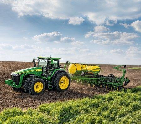 1795 24Row15 and 1795 32Row15 are two even split row planter models.