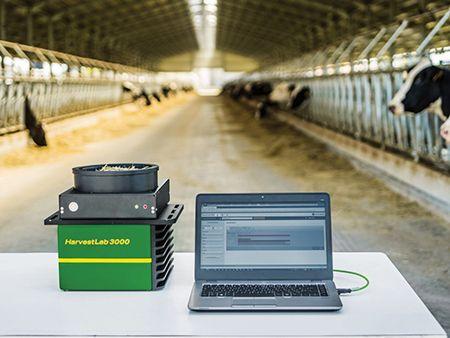 HarvestLab 3000 equipped with the stationary kit (turntable, glass bowl and ethernet cable) and connected to a computer