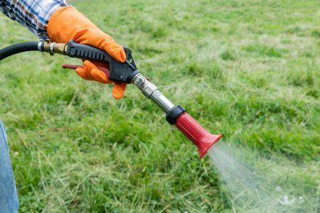 Spray gun as standard equipment