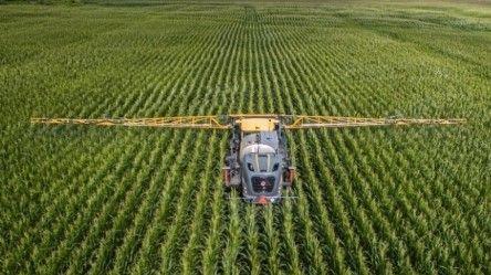 Hagie™ sprayer with AutoTrac RowSense